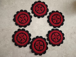 6 db 13 cm rátétes kis kerek terítők egyben eladók.