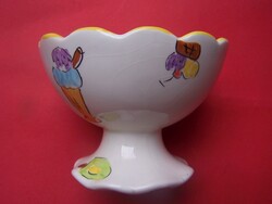 Fagylaltkínáló tál