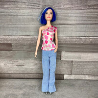 Mattel kék hajú vagány Barbie baba játék