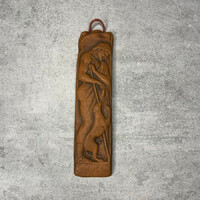 Kerámia dombormű férfi kutyával