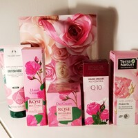 Rózsa krémek ajándéktasakkal * Arckrém, Testápoló, Testolaj, Kézkrémek angol és bolgár rózsából