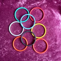 8 db retró műanyag karkötő az 1980-as évekből