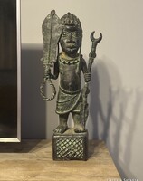 Nagyméretű antik afrikai harcos bronz szobor Benin