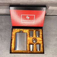 Laposüveg flaska fém felespoharakkal ajándék szett díszdobozban