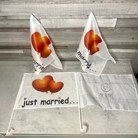 Just Married, Mr. & Mrs. feliratú autóablakra rögzíthető zászlók friss házasoknak