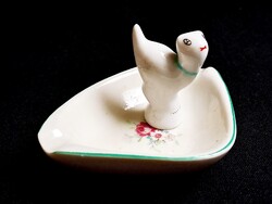 Hollóházi porcelán hamutál csikkelnyomó cicával