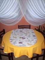 Leander mintázatú ovális terítő, asztali futó.