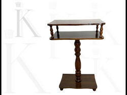 Antik stílusú  téglalap alakú polcos konzolasztal