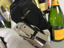 CHAMPAGNE CLUB - Dom Pérignon ezüstszínű pezsgőpalack-záródugó bársonyzsákban