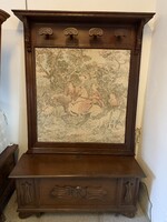 Gobelines ládás előszobafal