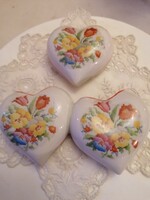 Drasche, fali szív alakú vázák