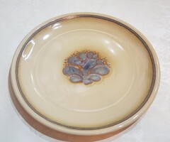 Homokszínű nagy tányér, sültes. 1984 évből.