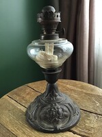Antik szecessziós öntöttvas talpú petróleum lámpa búra nélkül
