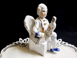 Kerámia fiú hegedűvel 14 x 9 cm