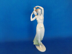 Herendi porcelán akt Vízhordó nő