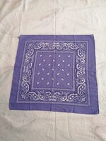 Bandana, fejkendő, minden oldala 52 cm,