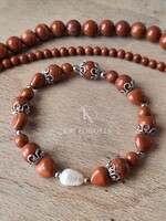 Vörös jáspis tenyésztett gyönggyel