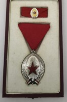 Munka Érdemrend Ezüst fokozata,tartó