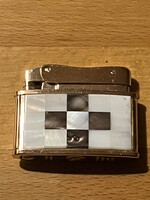 Penquin őngyújtó!