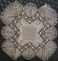 Régi angliai kézzel horgolt és varrt csipke kisterítő