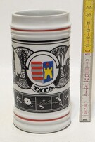 Hollóházi "Tata" jelzett, címeres porcelán emlék söröskorsó (3732)