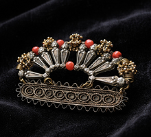 Korall díszítésű, izraeli filigrán ezüst bross (925)