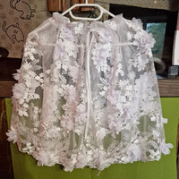 ESKÜVŐ BOL64 - Fehér 3D virágos menyasszonyi csipke pelerin, boleró