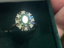 Smaragd gyémántokkal Margaréta arany gyűrű.Igazolással