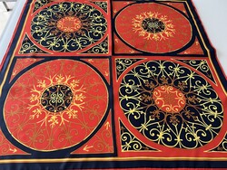 Rozetta mintás vintage kendő mélykék, vörös és aranysárga színekkel, 67 x 67 cm