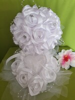 ESKÜVŐ MCS03 - 18x22cm-es Menyasszonyi csokor + 21x23cm-es gyűrűpárna hófehér szatén rózsákból