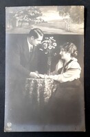 Nő,Hölgyek,Szerelem,Udvarlás,Szépség,Divat képeslap