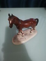 Hertwig & Co. Katzhütte porcelán lófigura fényes mázzal