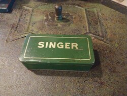 Singer régi fémdoboz, varrógép alkatrészes doboz a 20.sz. első feléből