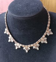 Divatékszer nyaklánc - nyakék fehér kristályokkal