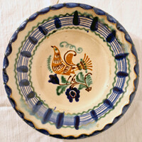 Mónus Ferenc HMV (Hódmezővásárhely) Kakasmintás kerámia fali dísztányér, tál (M=3,5, D=21) (65.)