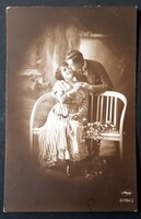 Nő,Hölgyek,Szerelem,Udvarlás,Szépség,Divat képeslap