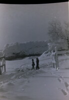 Régi fotónegatívok háttérben a Pannonhalmi Apátság - téli falusi élet 1950-es évek