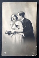 Nő,Hölgyek,Szerelem,Udvarlás,Szépség,Divat képeslap