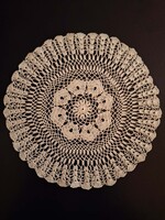 Elegáns, kézzel horgolt vékony cérna csipke terítő – 18 cm