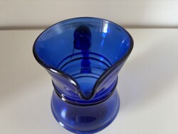 Antik jellegű kobaltkék kézzel fújt üveg kancsó – Bohém stílus, 13,5 cm