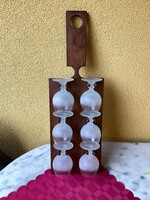 Boros pohár készlet fali tartóval.