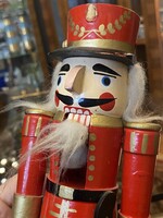 DIÓTÖRŐ KATONA, FARAGOTT, FESTETT FA SZOBOR 25.5 CM