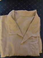 Vászon,csikos hagyományos férfi pizsama. L-es méret. Keveset használt.Jó állapotban. Drapp színben.