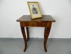 Eredeti biedermeier  konzolasztal / lerakóasztal