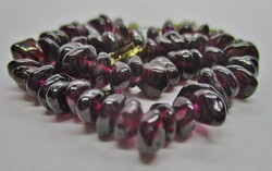 Szép, elegáns  gránátköves karkötő