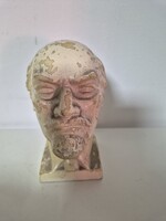 Eladó egy szobor fej bakelitből kopott festéssel