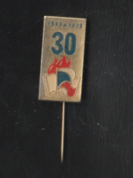 30 éves évforduló jelvény csehszlovák zászlóval.