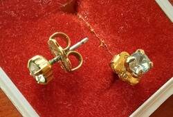 Ezüstözött, aranyszínű Avon fülbevaló cirkónia kővel