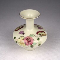 1Z017 Vajszínű pillangós Zsolnay porcelán díszváza 8.3 cm