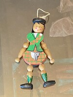 MADE IN AUSTRIA JUMPING JACK, SKÓT SZOKNYÁS FARAGOTT, FESTETT FA BÁBÚ, SZOBOR 17 CM